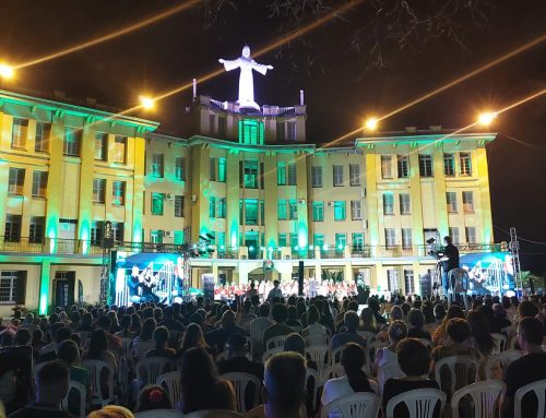 Espetáculo A Família Tannenbaum é prestigiado por 4 mil pessoas no Cecrei